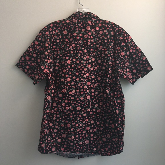 Red rose short sleeve - Picture 3 of 3
